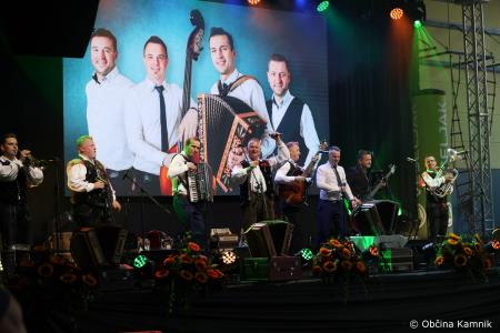 Ansambel bratov Poljanšek že 50 let navdihuje in zabava z nepozabnimi melodijami (8)